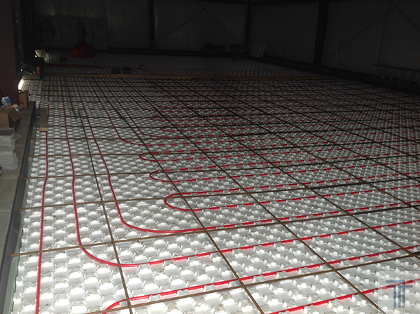 Heated concrete floor for prefabricated steel building