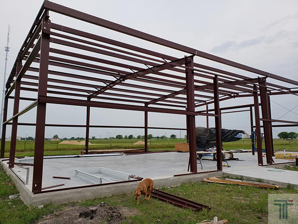 40x60 steel building erection in Texas